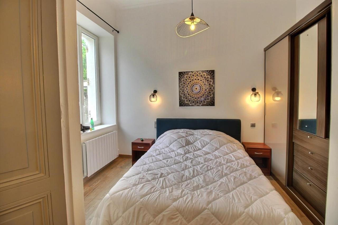 Appartement De Charme Dans Immeuble Haussmannien Périgueux Exterior foto
